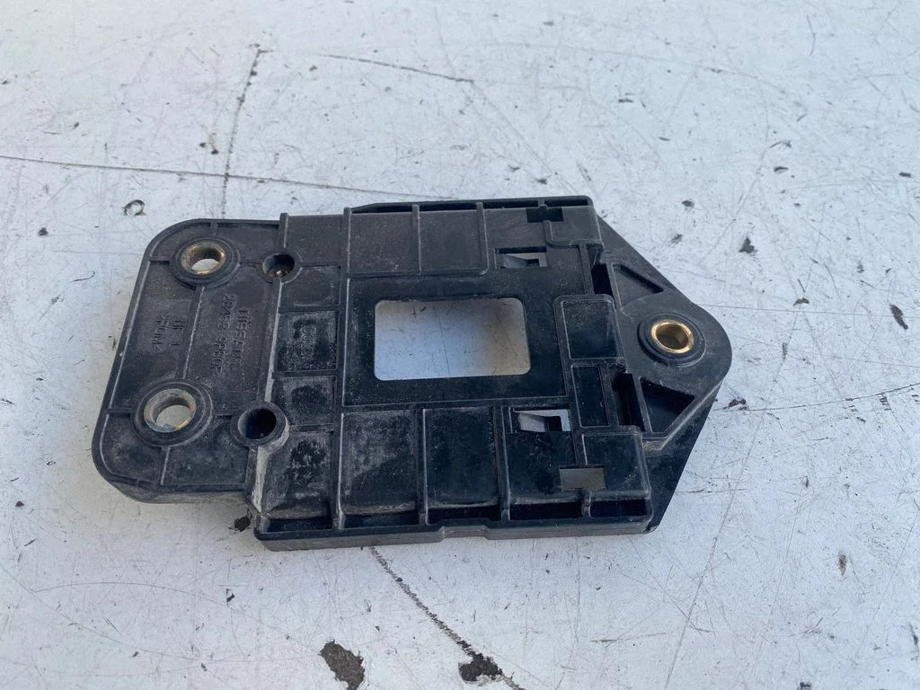 Distronic sensor bracket – Nissan Leaf II (ZE1) (2017-2025)