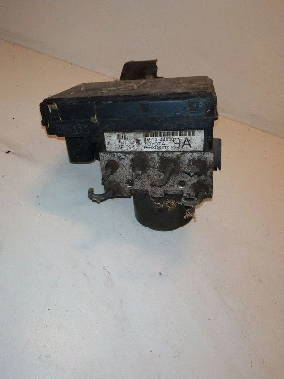 ABS block – Toyota Avensis Verso (2001-2009)