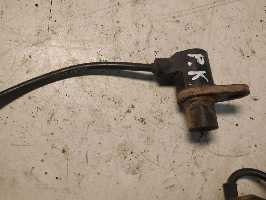ABS brake wheel speed sensor 8954305030