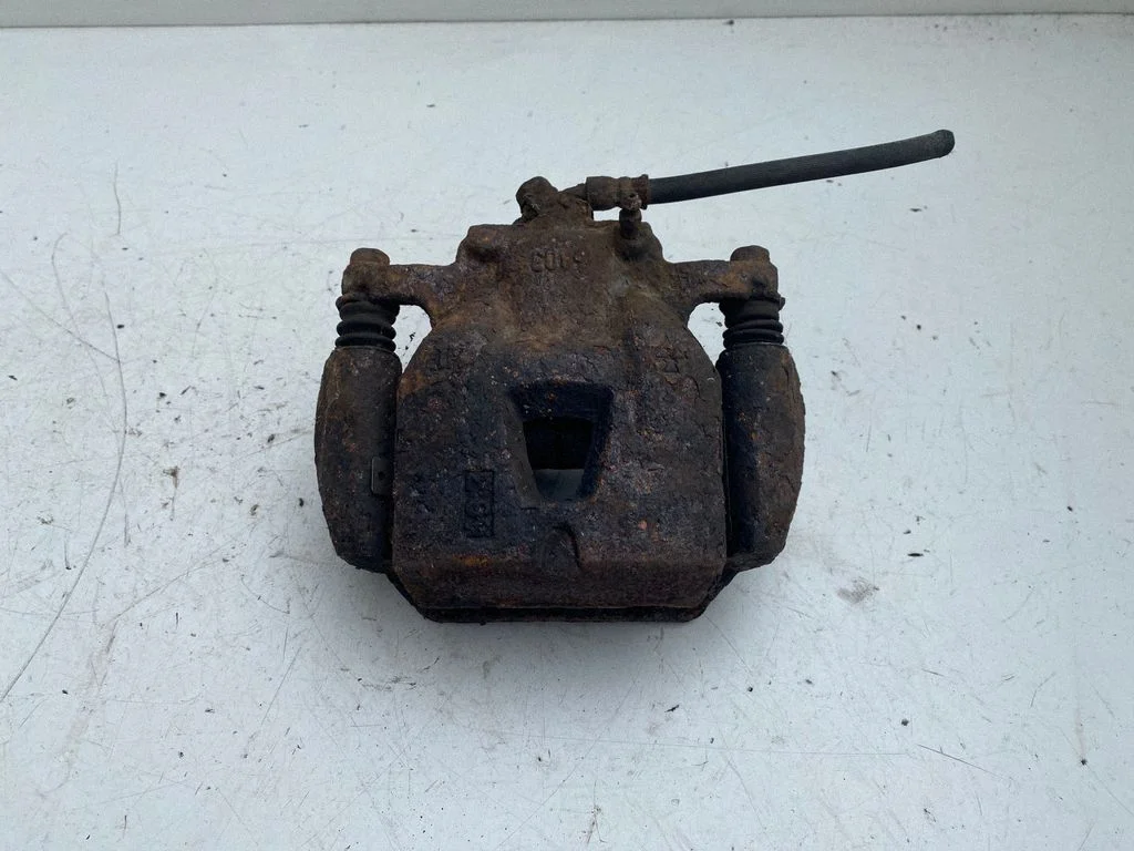 Front brake caliper – right