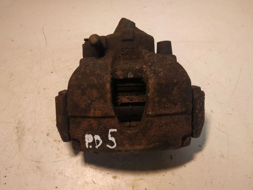 Front brake caliper – right