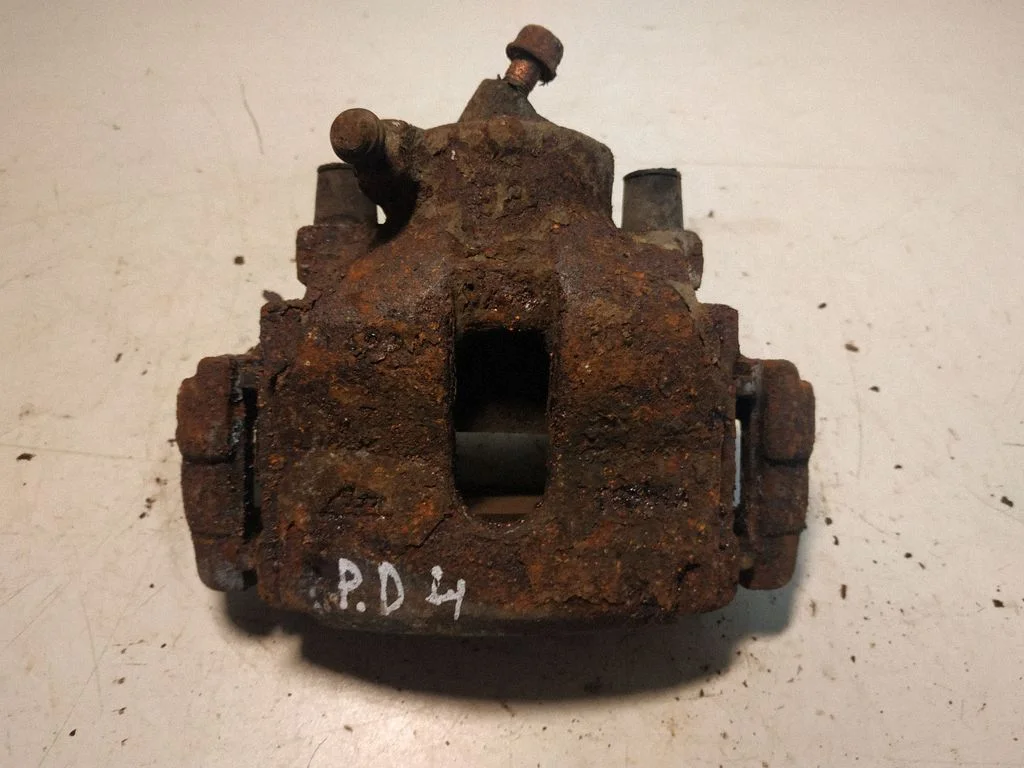 Front brake caliper – right