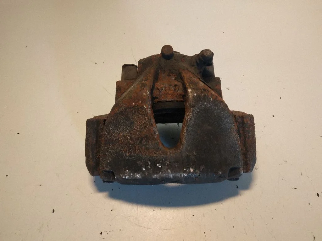 Front brake caliper – left