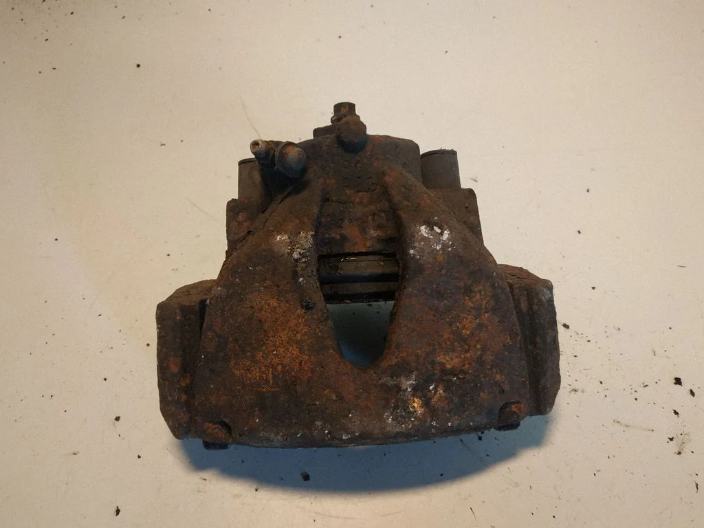 Front brake caliper – right