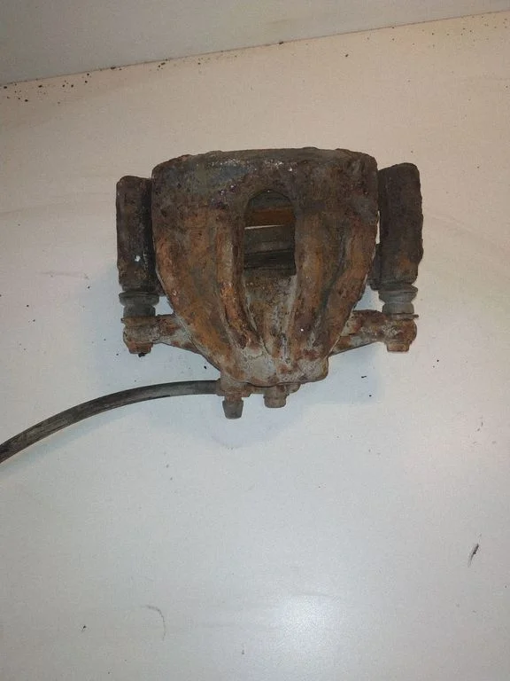 Front brake caliper – left