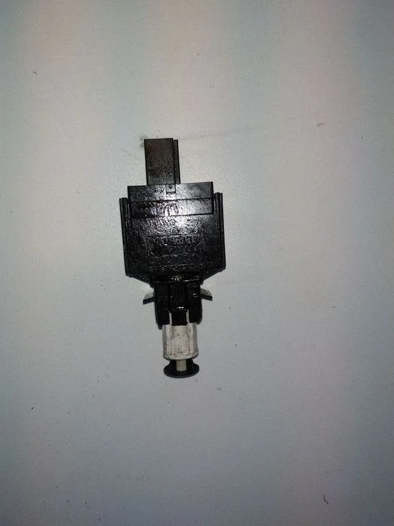 Brake pedal sensor switch – Volvo V70 (2000-2004)