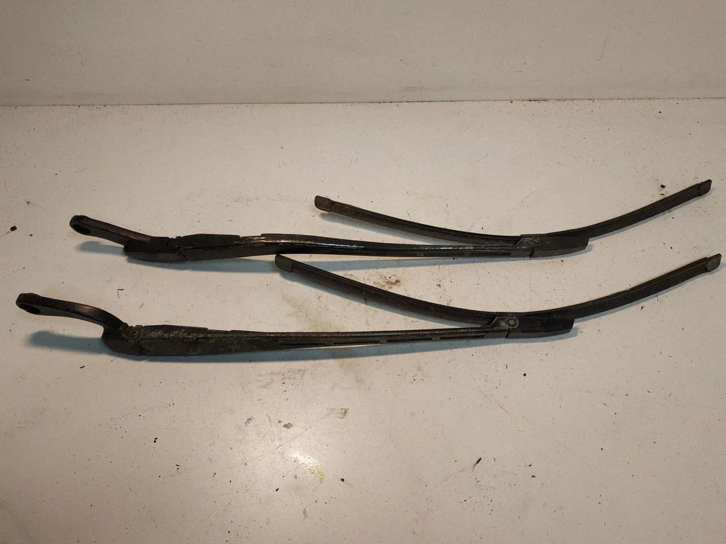 Front wiper blade arm 4B1955408D