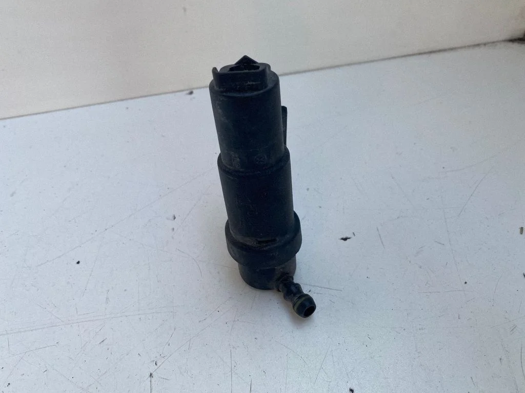 Headlight washer spray nozzle – Volkswagen Passat B5 (1997-2000)