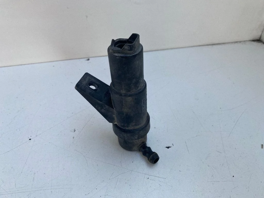 Headlight washer spray nozzle – Volkswagen Passat B5 (1997-2000)