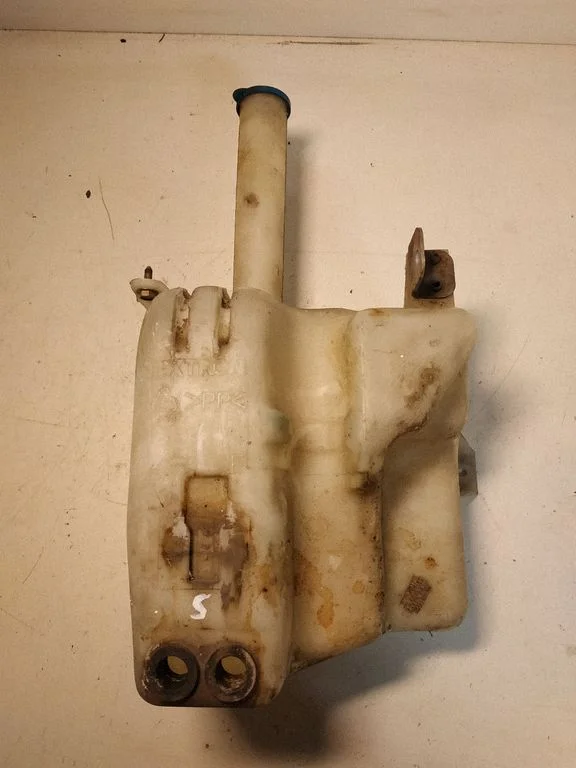 Windshield washer fluid reservoir/tank 001139