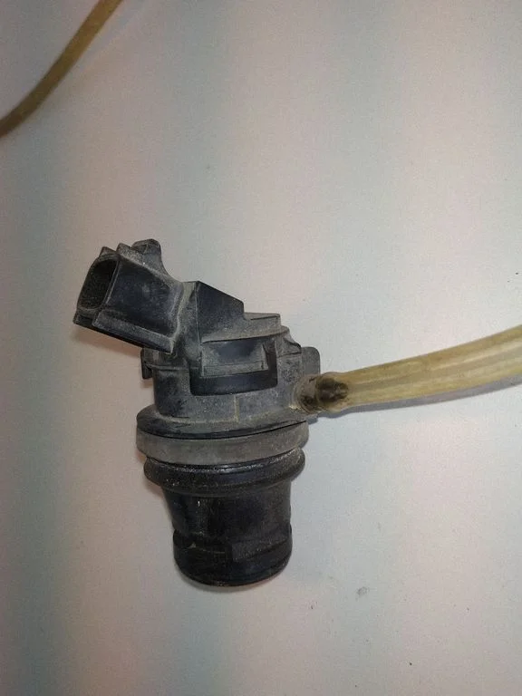 Klaasipesuvedeliku pump (klaaside) – Toyota RAV 4 (XA30) (2006-2016)