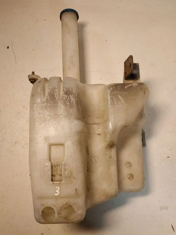 Windshield washer fluid reservoir/tank 001139