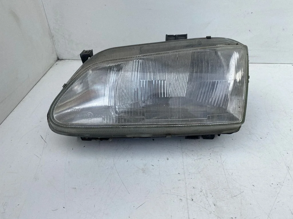 Headlight/headlamp – left