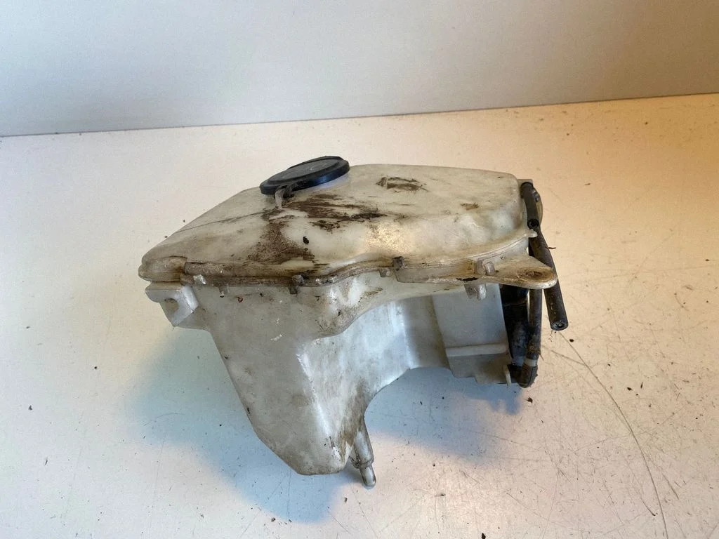 Windshield washer fluid reservoir/tank 060351618