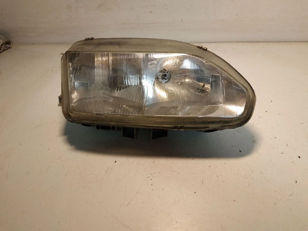 Reflektor – Renault Safrane (1992-2000)