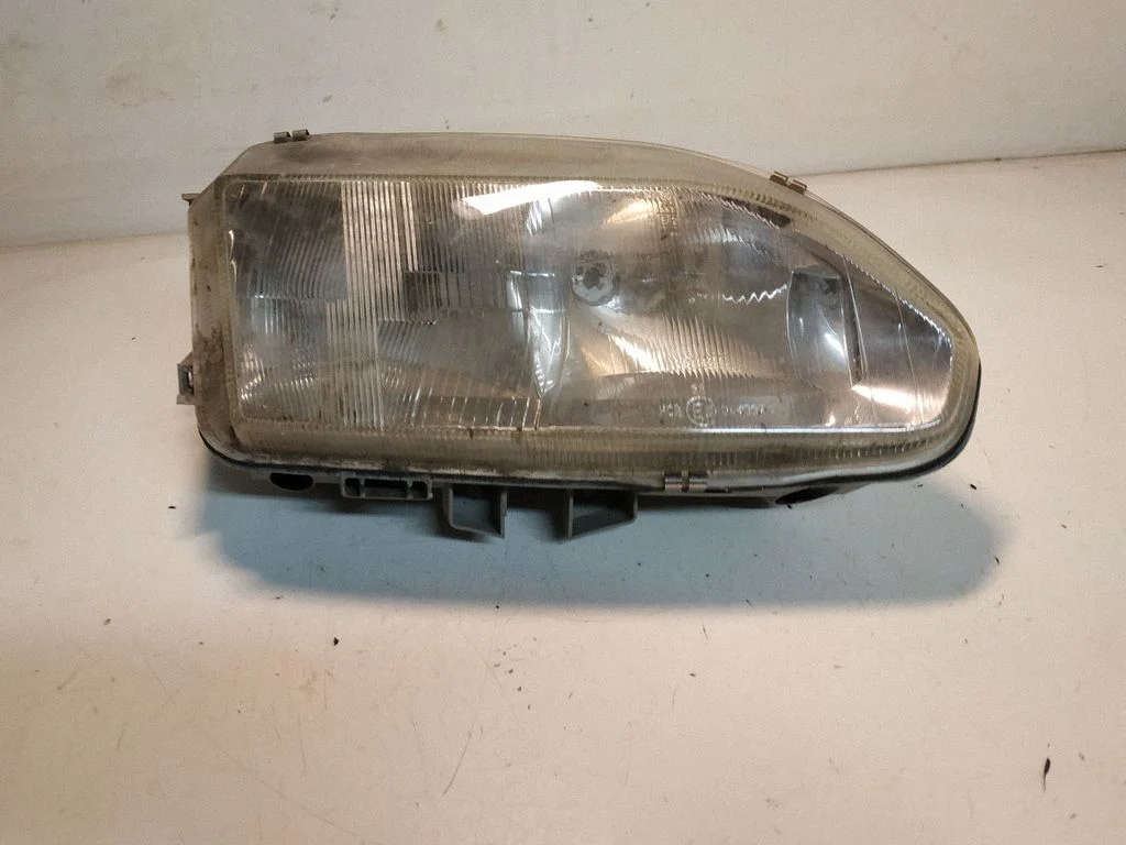 Reflektor – Renault Safrane (1992-2000)