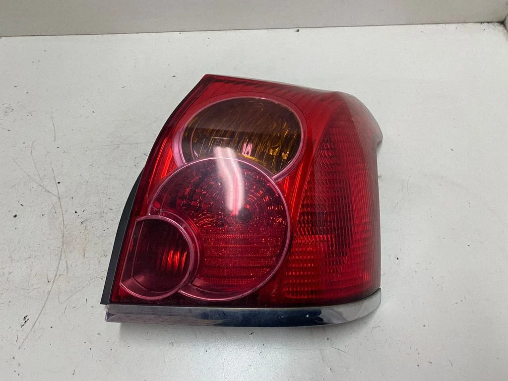 Lampa tylna w błotniku 89028783