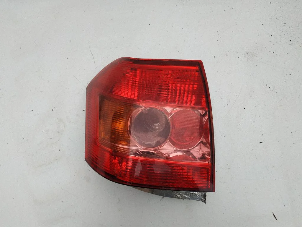 Lampa tylna w błotniku 8155002311