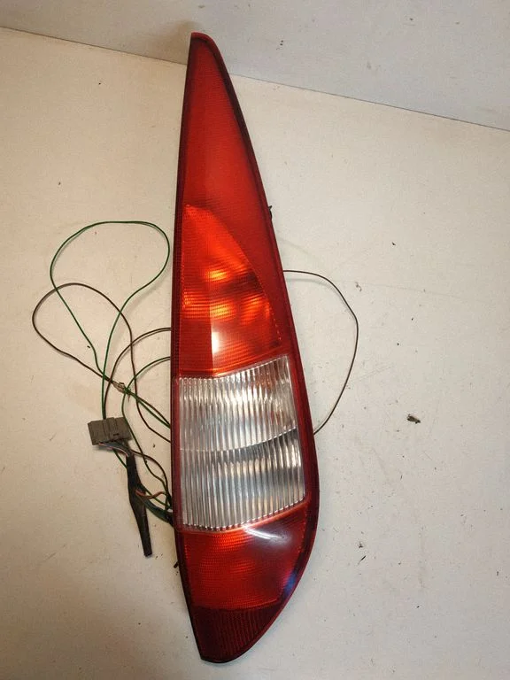 Lampa tylna w błotniku – prawa