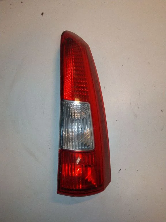 Lampa tylna w błotniku – Volvo V70 (2000-2004)