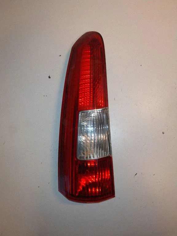 Rear/tail lights – Volvo V70 (2000-2004)