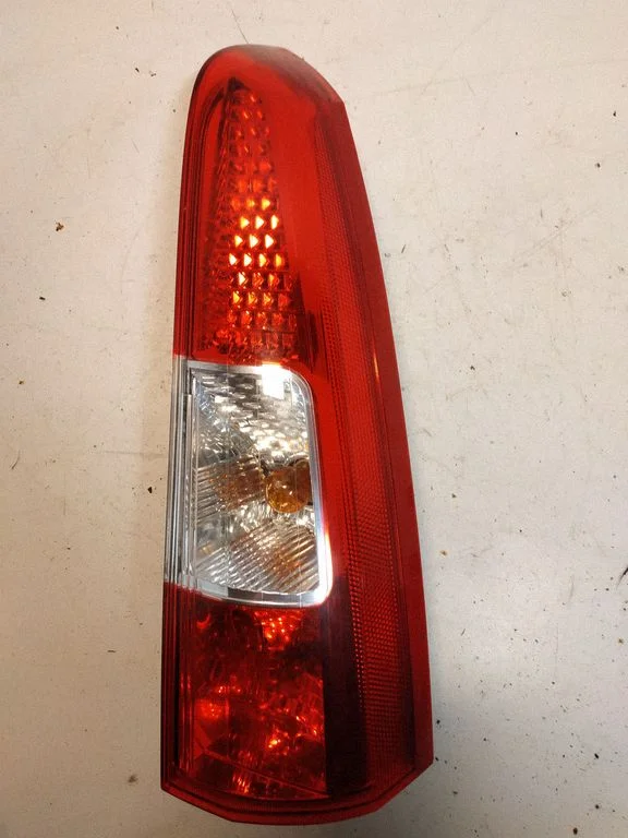 Aizmugurējais lukturis virsbūvē 30722646