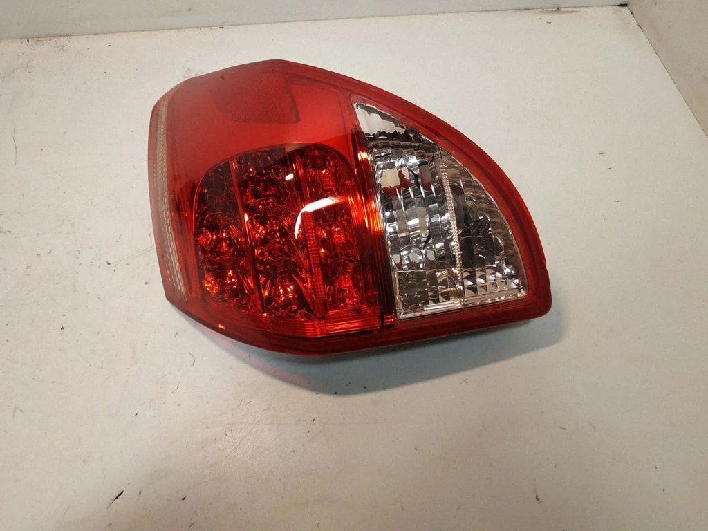 Rear/tail lights – right