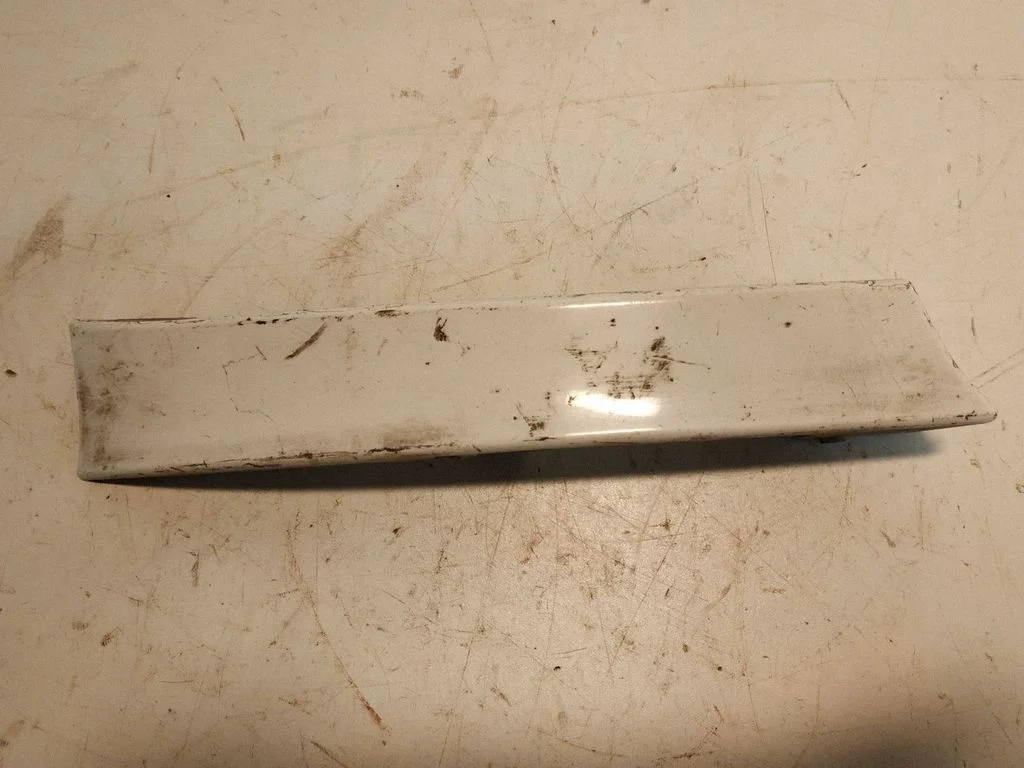 Rear/tail light trim molding 78127