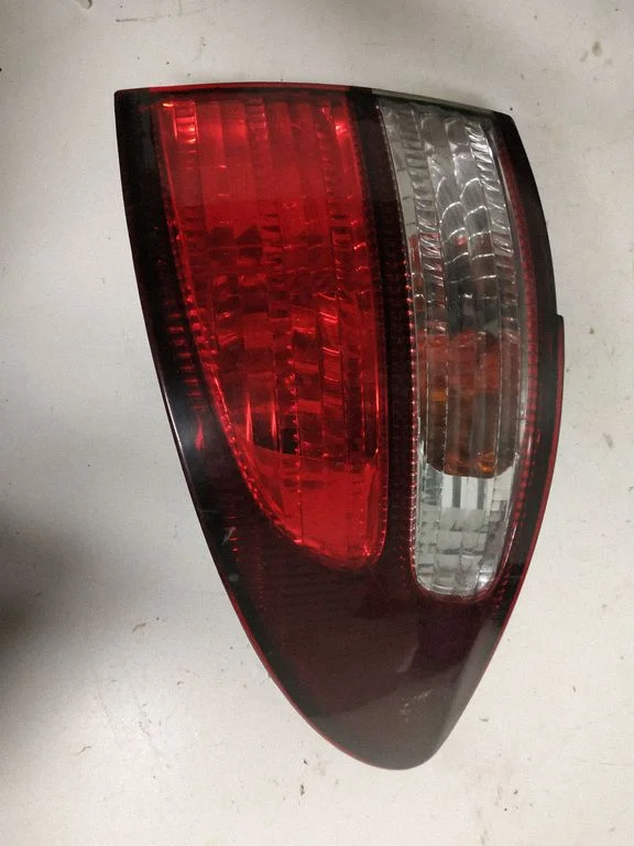 Rear/tail lights – right