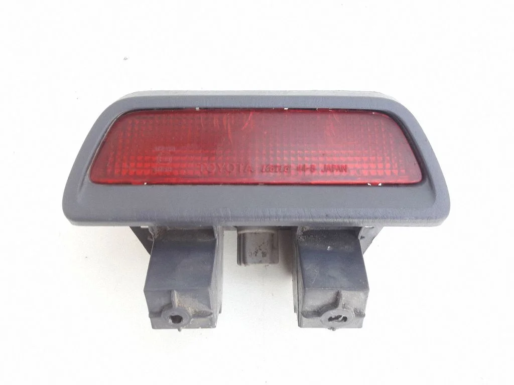 Third/center stoplight