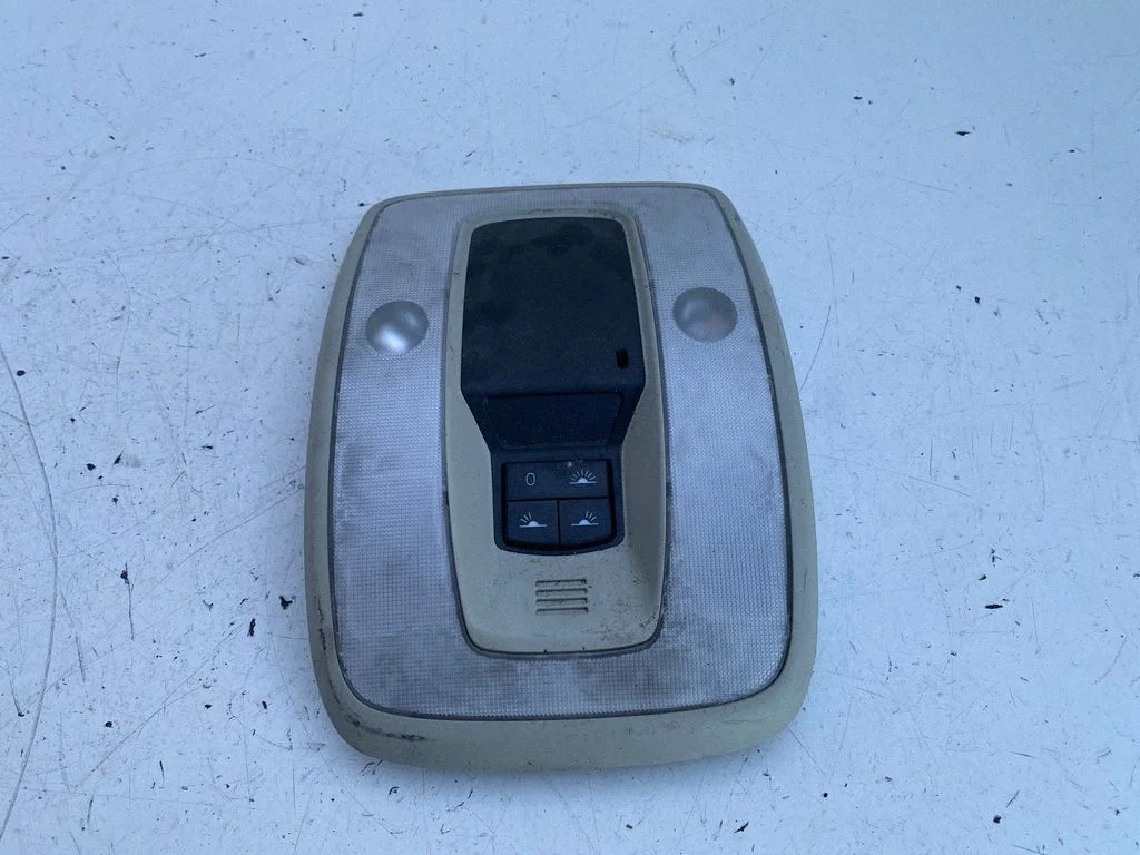 Priekšējo sēdvietu apgaismojuma lukturis 39806626 – Volvo C30 (2010-2013)