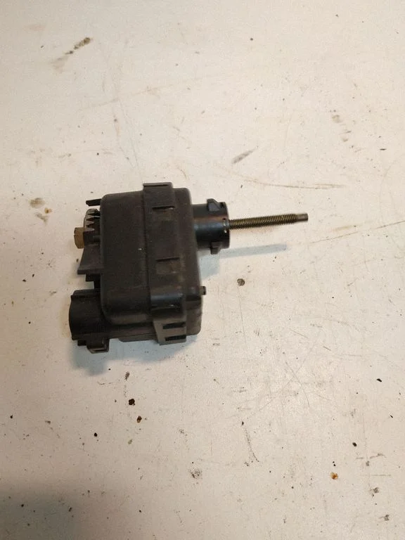 Headlight level adjustment motor