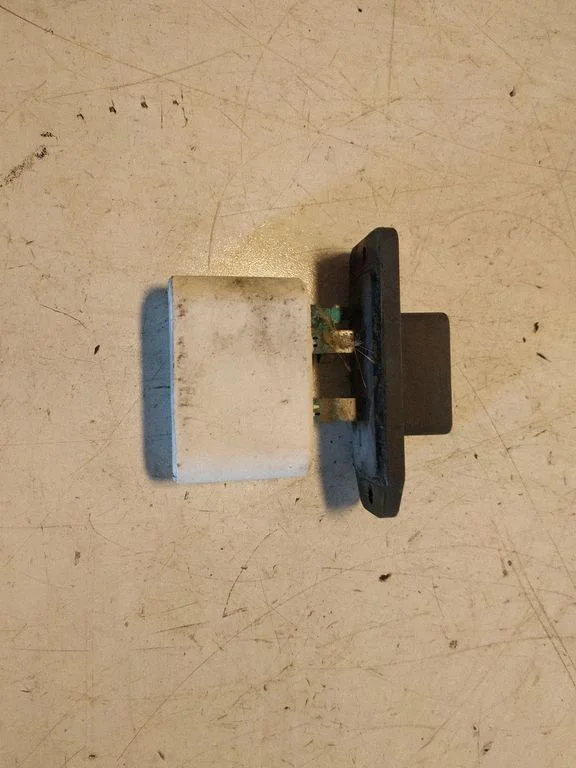 Krāsniņas ventilatora rezistors (reostats)