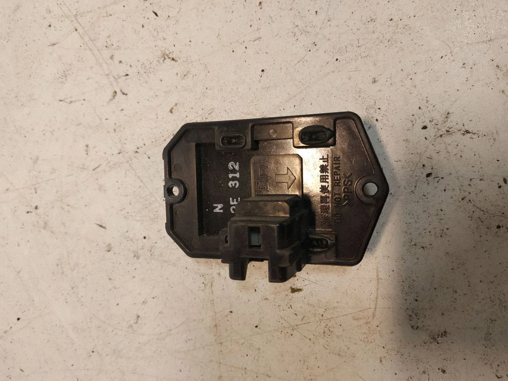 Krāsniņas ventilatora rezistors (reostats) 2E312
