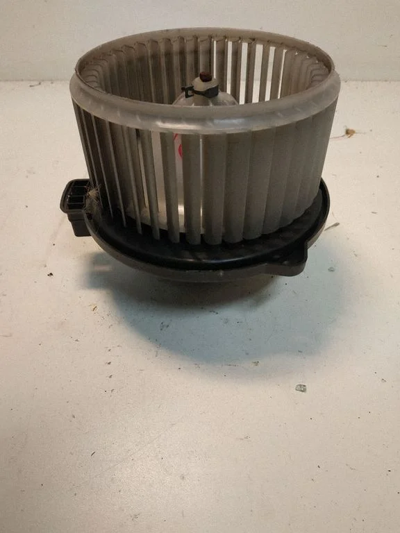 Heater fan/blower – Toyota Matrix (E130) (2001-2008)