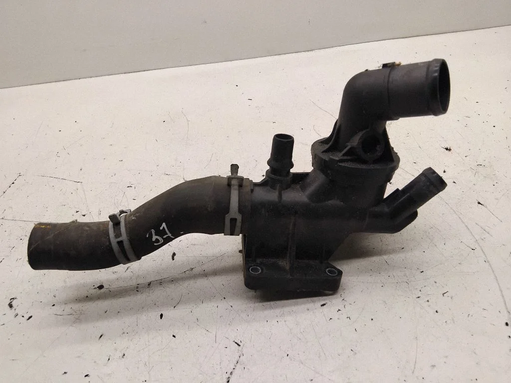 Termostats/termostata korpuss – Nissan Qashqai (2010-2014)