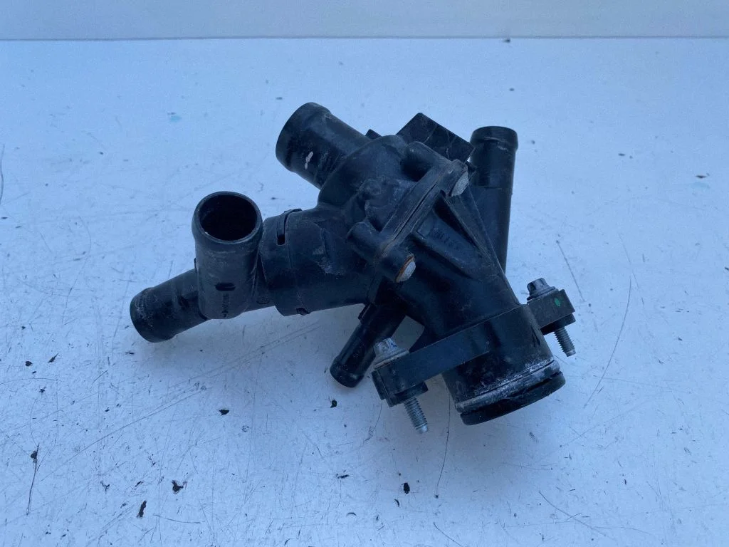 Thermostat/thermostat housing – Mercedes-Benz B-Class W246 W242 (2011-2017)