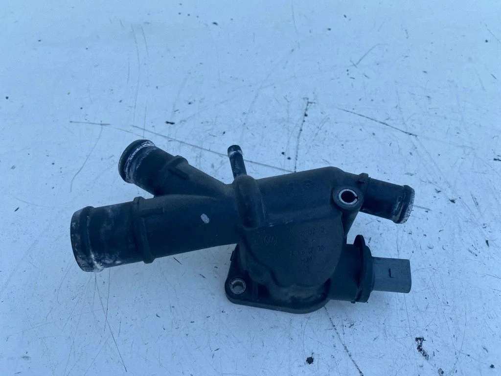 Thermostat/thermostat housing – Volkswagen Tiguan (2007-2016)