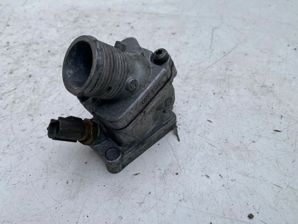 Thermostat/thermostat housing – Volvo S80 (2004-2006)