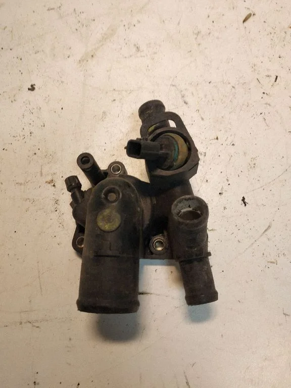 Termostat / obudowa termostatu – Opel Vivaro (2001-2014)