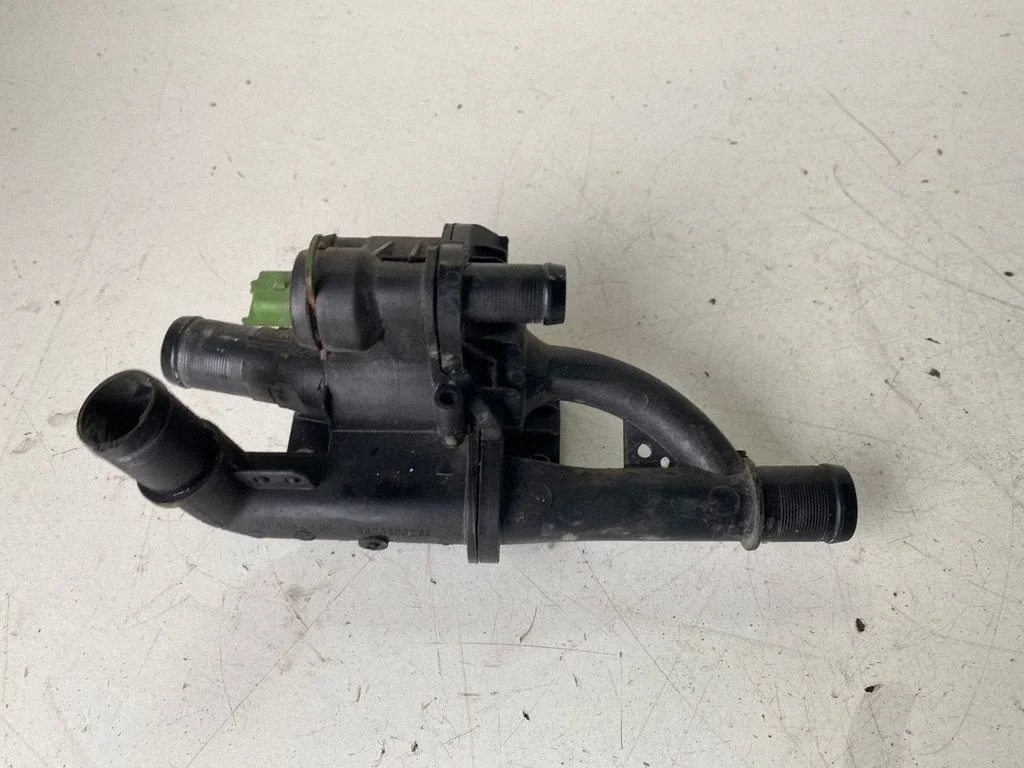 Thermostat/thermostat housing – Ford Focus (2010-2017)