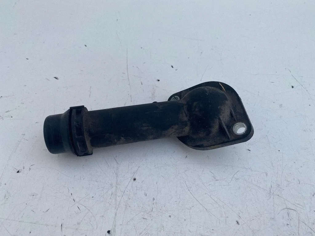Engine coolant pipe/hose – Volkswagen Passat B5 (1997-2000)