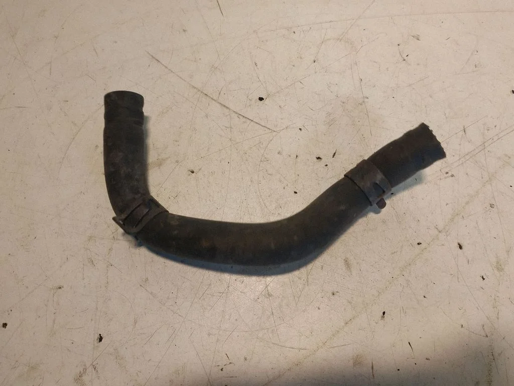 Engine coolant pipe/hose
