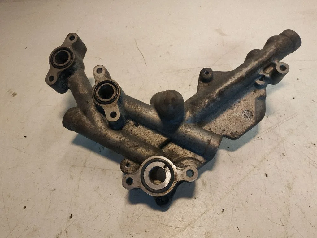 Engine coolant pipe/hose
