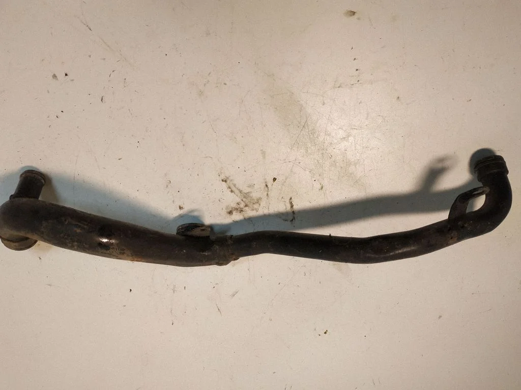 Engine coolant pipe/hose