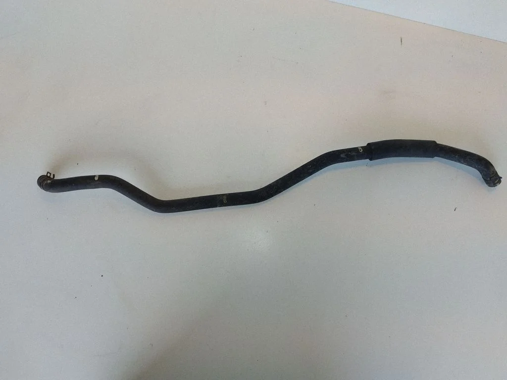 Engine coolant pipe/hose