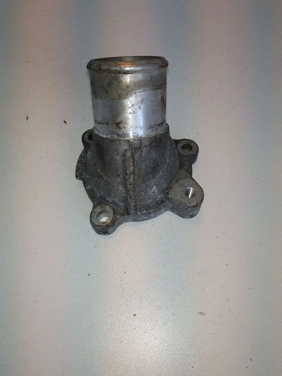 Engine coolant pipe/hose
