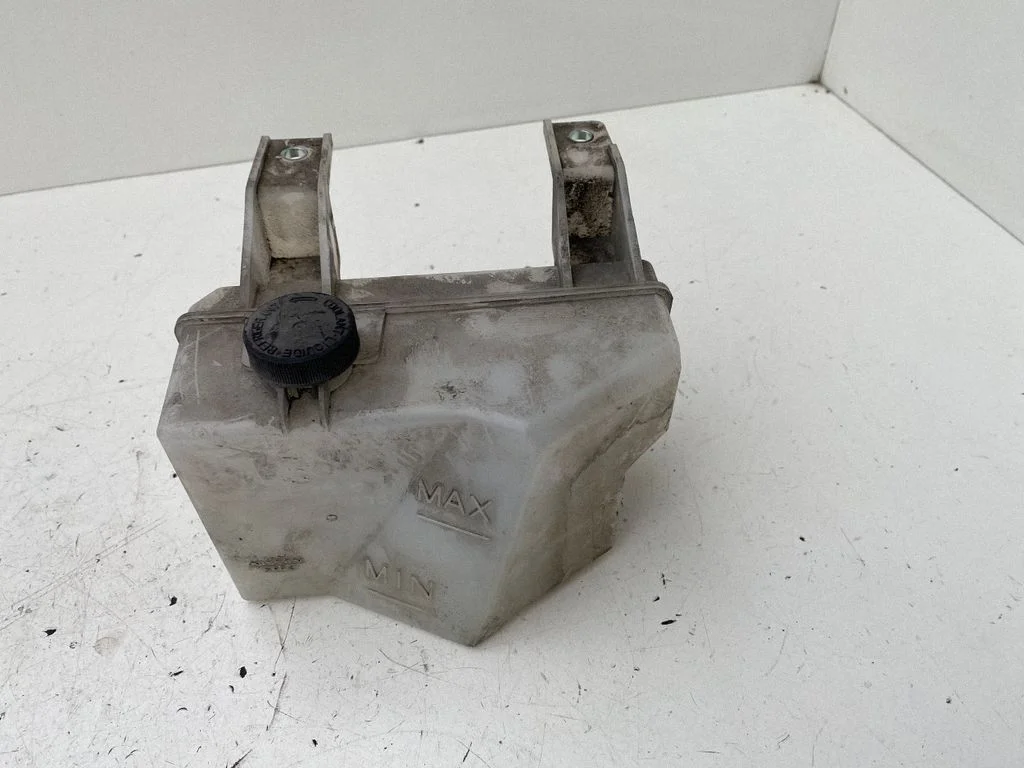 Jahutusvedeliku paisupaak – Nissan Leaf I (ZE0) (2010-2017)