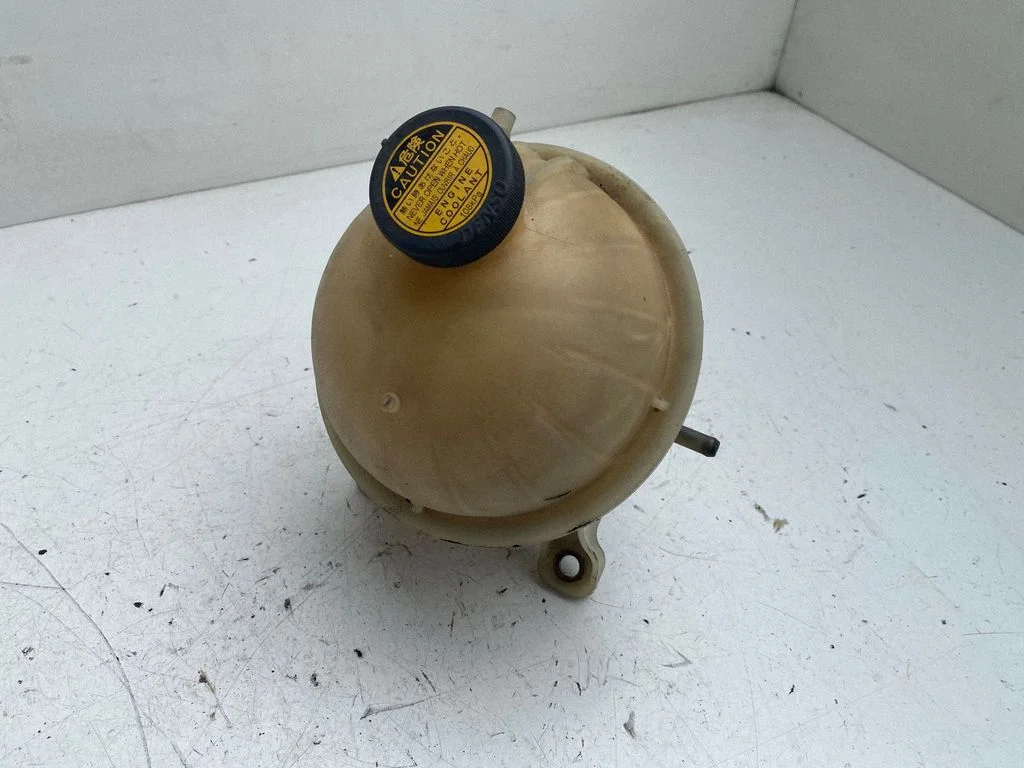 Coolant expansion tank/reservoir