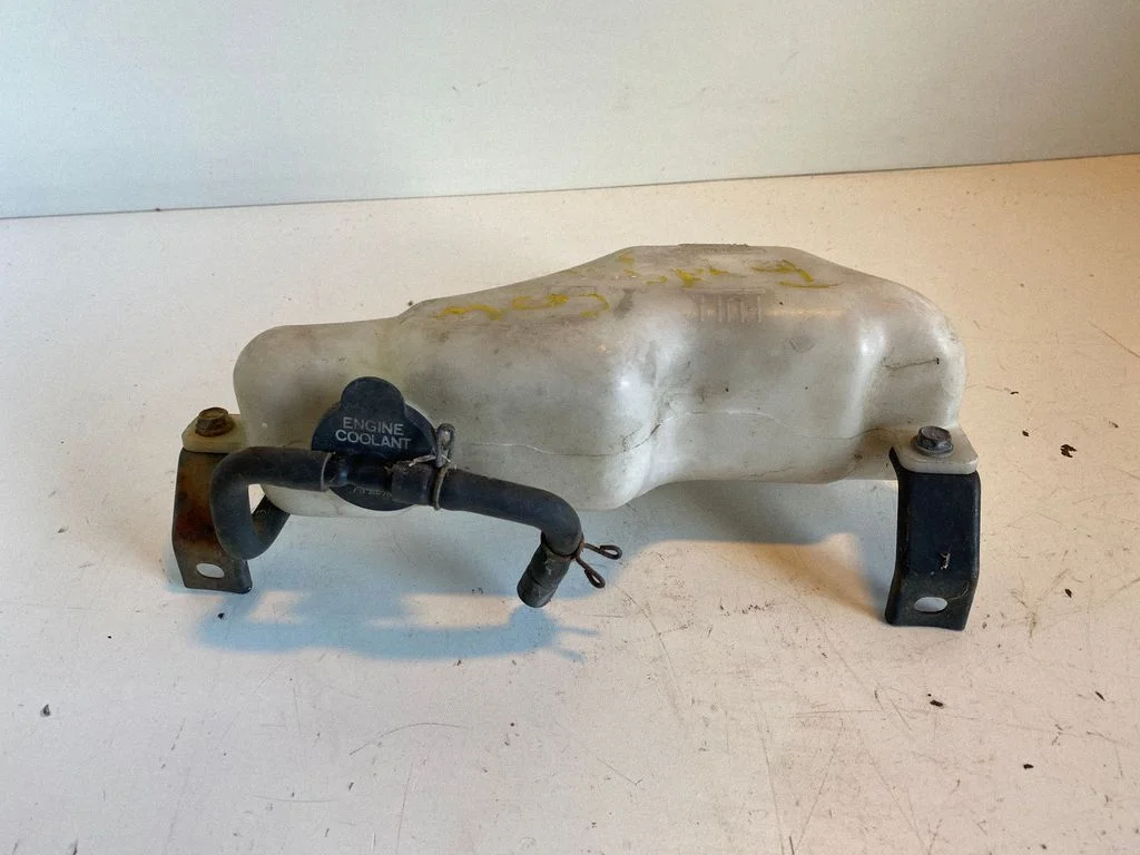 Coolant expansion tank/reservoir